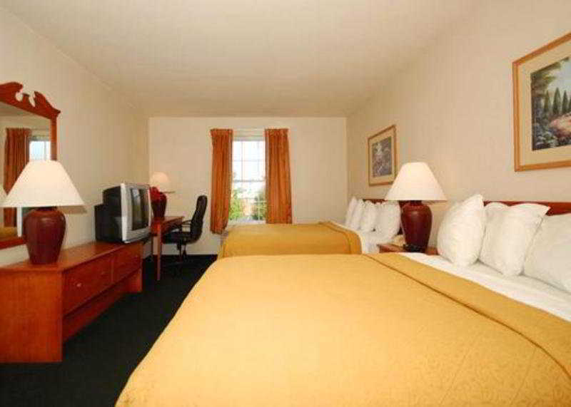 Quality Inn & Suites Chesterfield Village Springfield Exterior photo